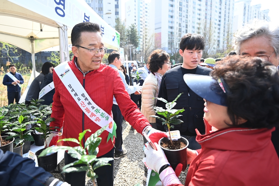 제79회 식목일 나무심기 행사의 1번째 이미지