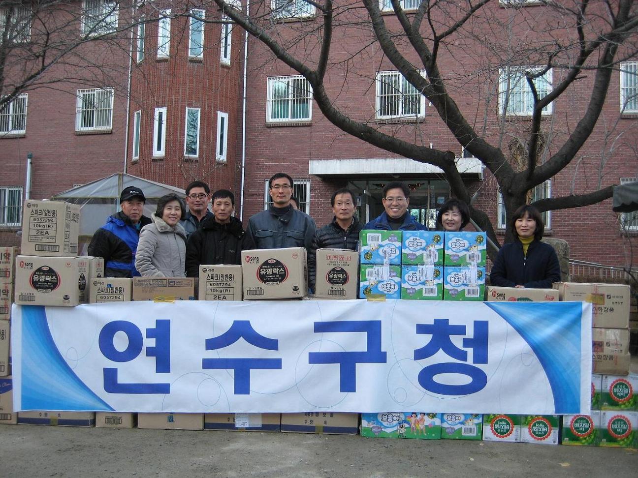 연수구 도로환경미화원, 소외이웃에게 사랑의 선물 전달의 1번째 이미지