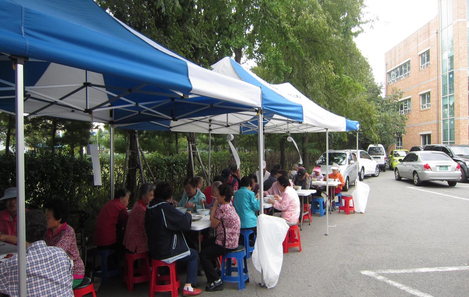 선학동 새마을협의회·부녀회, 자장면 대접 봉사활동의 2번째 이미지