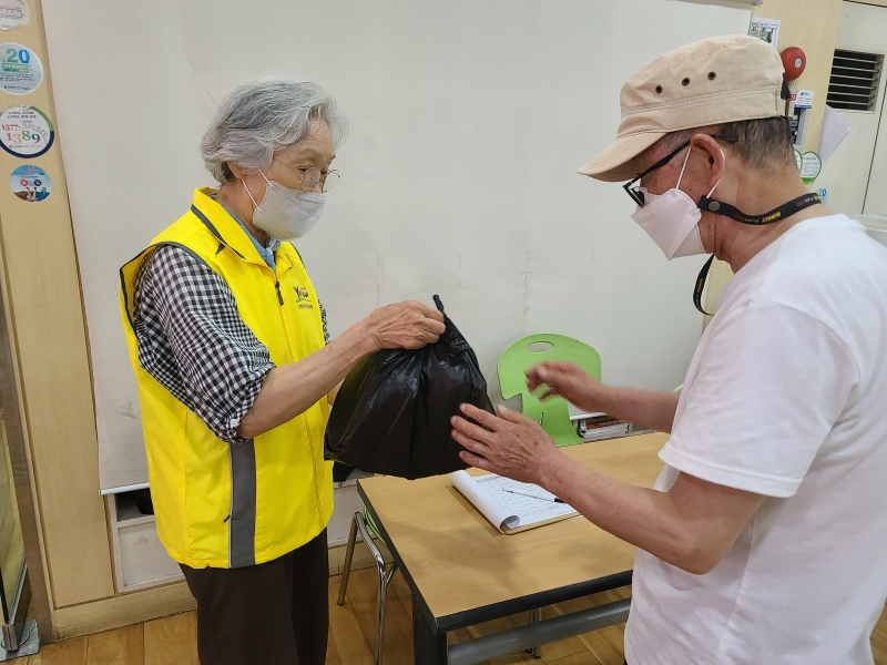 선학동 지역사회보장협의체, 연수마을 나눔 냉장고 사업 확대의 1번째 이미지