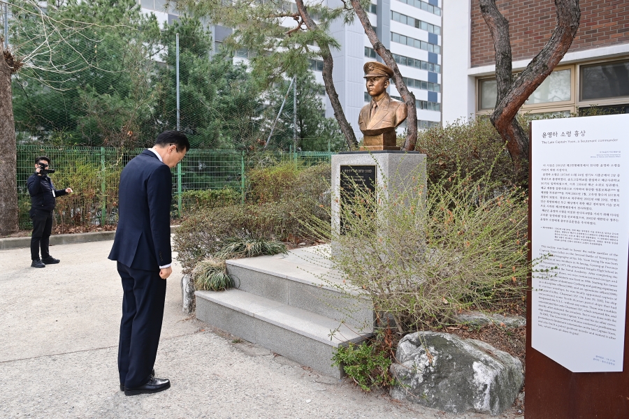 이재호 연수구청장, 송도고 방문해 故 윤영하 소령 추모