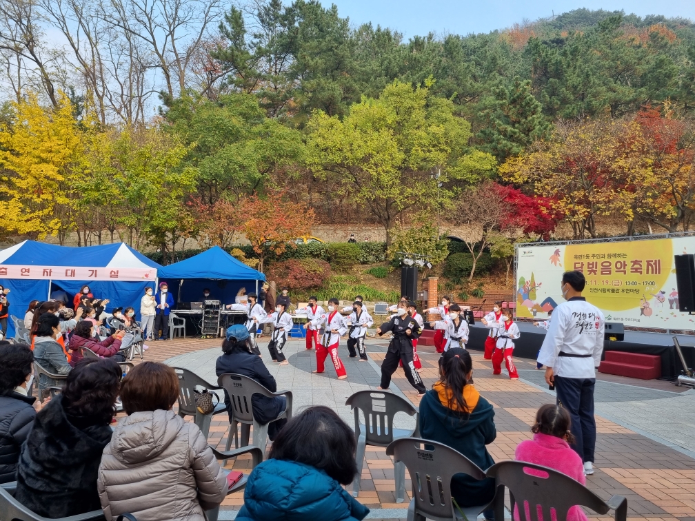 옥련1동 주민자치회, 주민과 함께한 달빛음악축제의 1번째 이미지