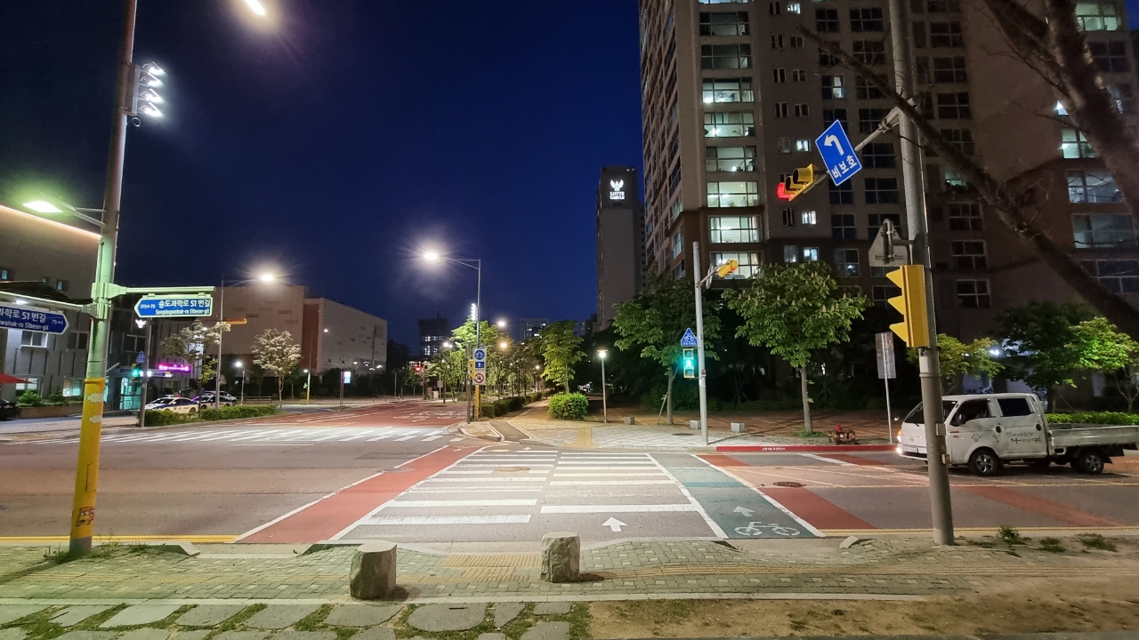 연수구, 송도 횡단보도 LED 투광기 설치 완료의 1번째 이미지