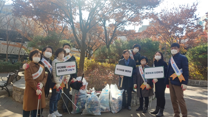 연수구 동춘2동 주민자치회 환경분과에서는 지난 23일 지역 내 나사렛 국제병원 일대에서 깨끗한 동춘2동 조성의 일환으로 환경정화 캠페인을 실시했다.