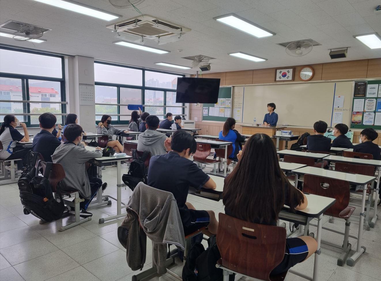 (연수구자원봉사센터) 청소년 자원봉사 실천학교 - 청량중학교 봉사동아리 ''''그린온''''의 1번째 이미지