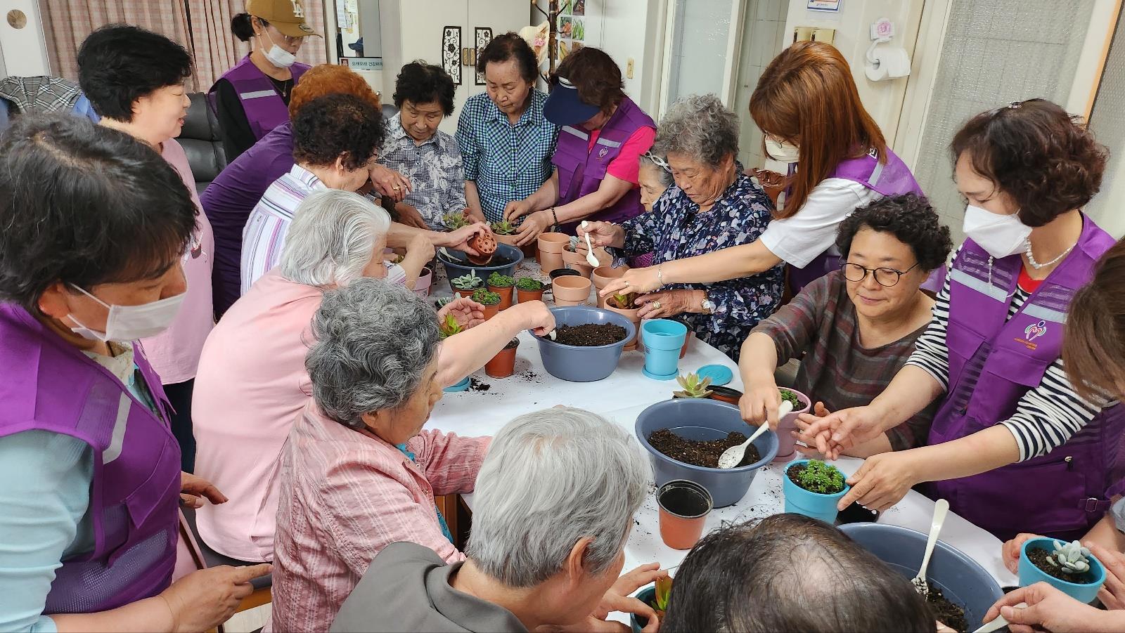 (연수구자원봉사센터) 동 거점 프로그램 - 현대3차 아파트 경로당의 2번째 이미지