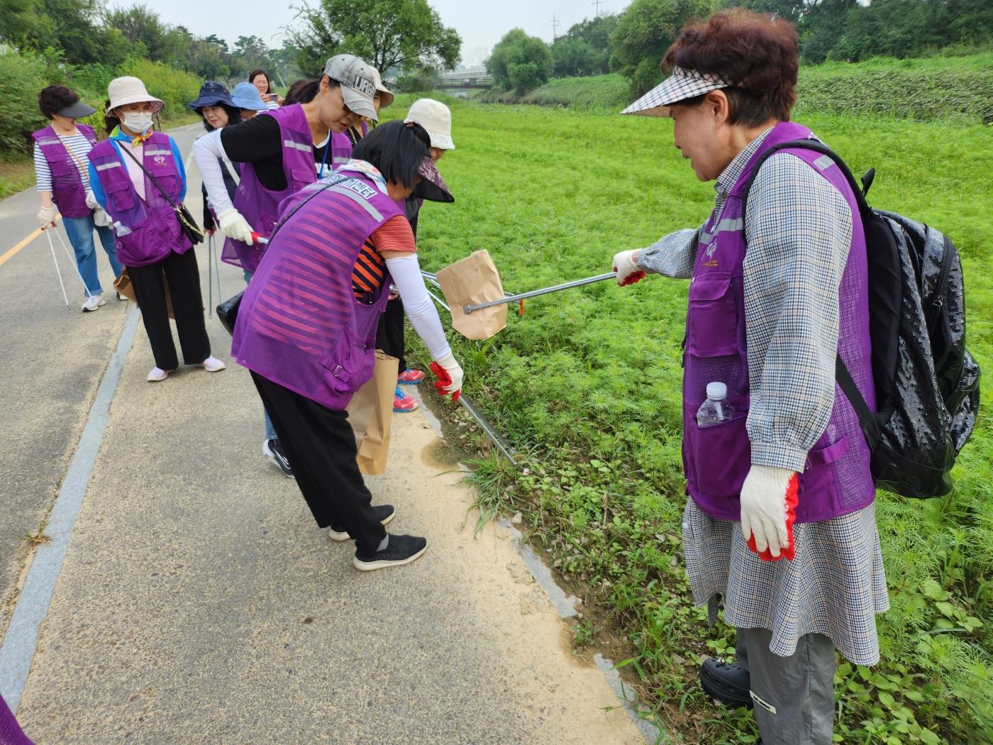 (연수구자원봉사센터) 그린상륙작전V 승기천 환경정화 활동 및 환경캠페인의 2번째 이미지