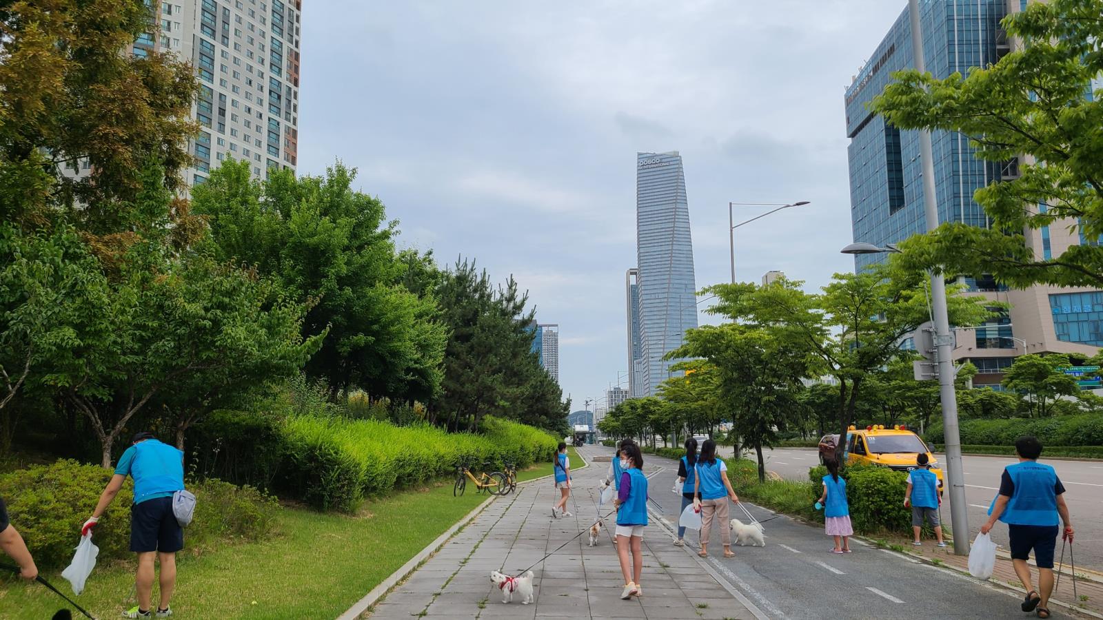 (연수구자원봉사센터)송도4동과 함께하개~ 더불어 누리개(반려동물과 플로킹)의 1번째 이미지